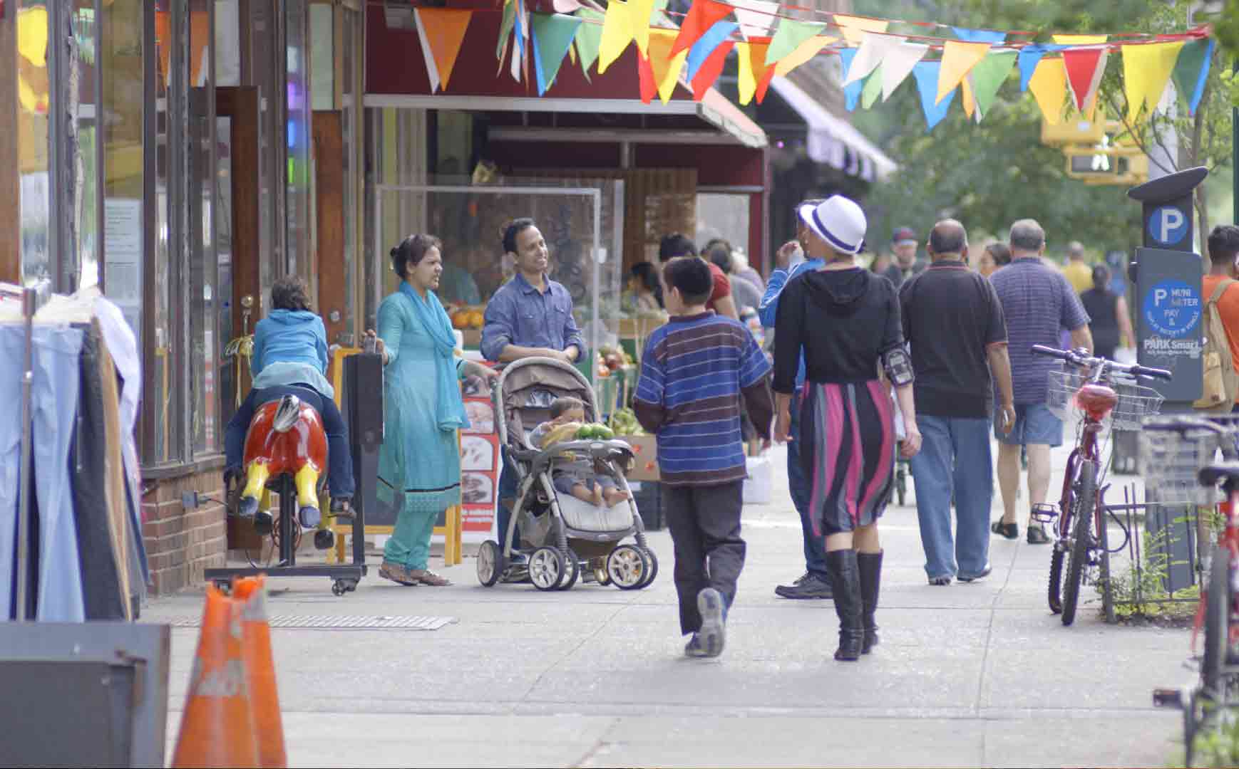 In Jackson Heights - Frederick Wiseman
