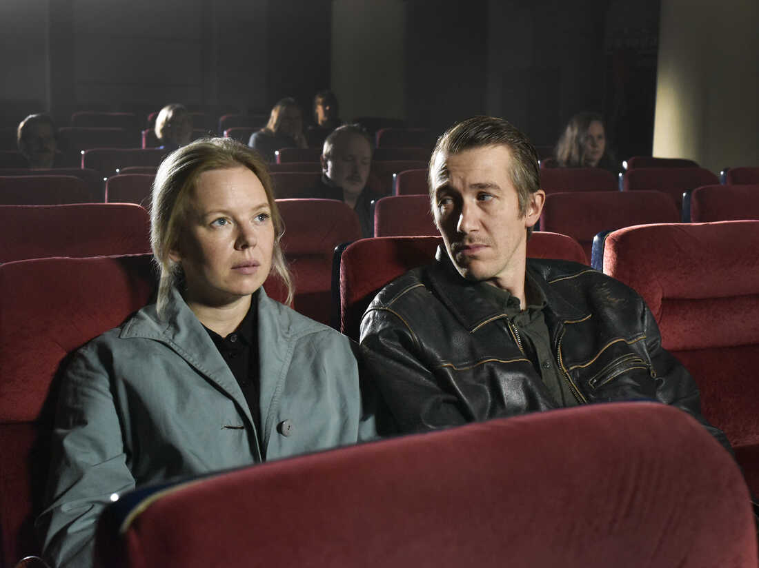 Fallen Leaves - Aki Kaurismäki